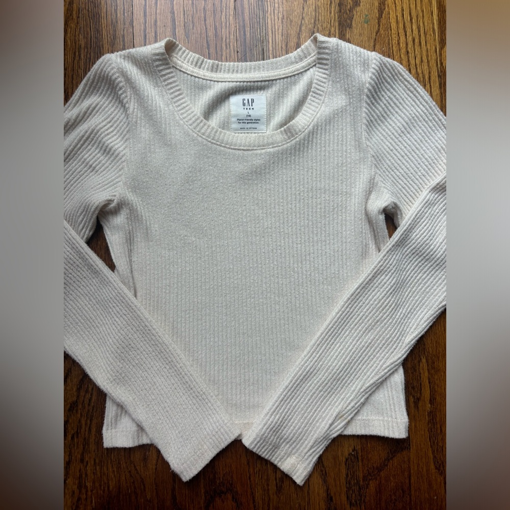 Gap long sleeve cream shirt